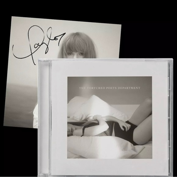 Taylor Swift Signed CD The Tortured Poets Department TTPD Autographed In Hand 🔥 - Picture 7 of 7